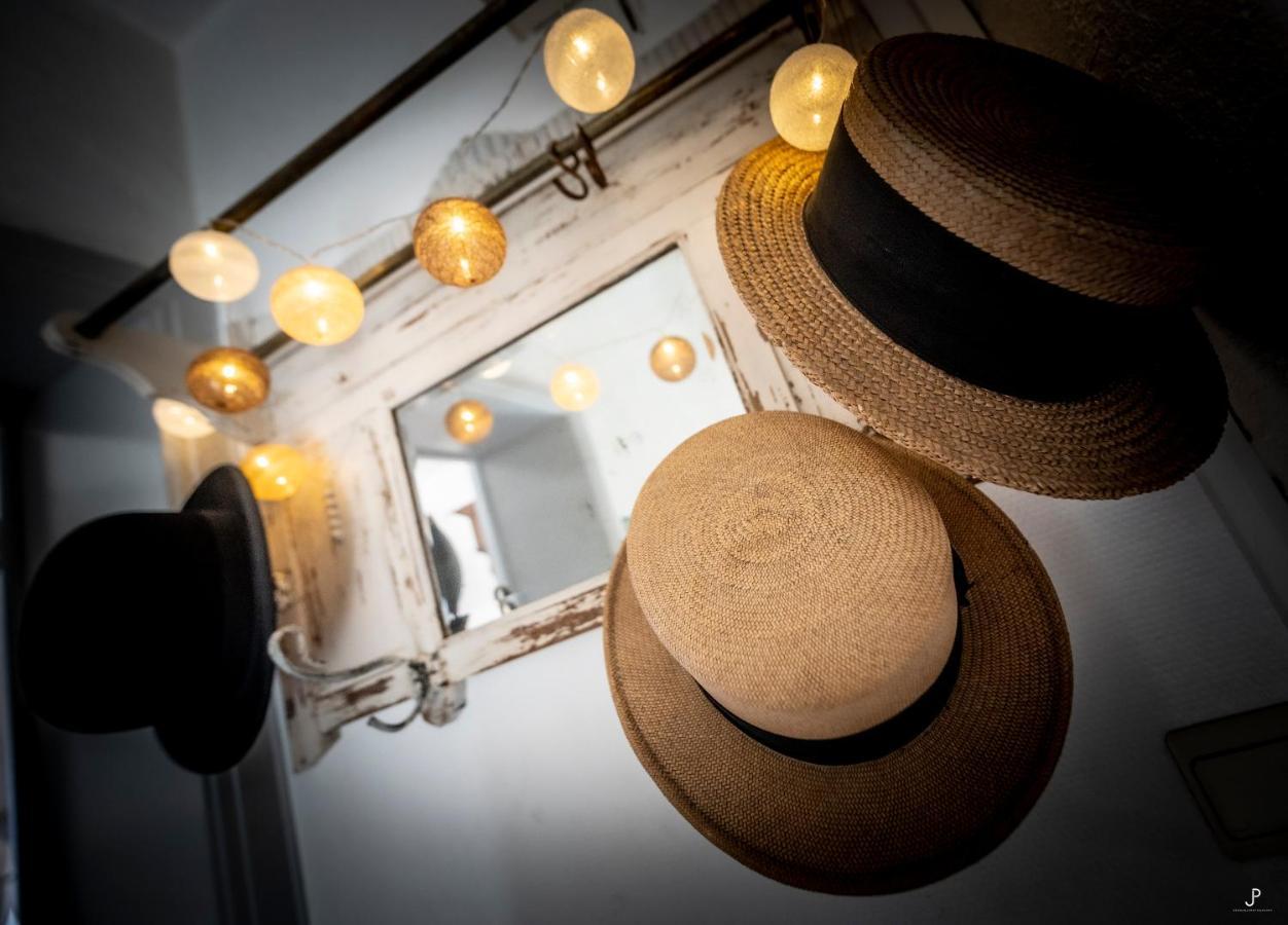 Les 3 Chapeaux Dinant 6P Les Canotiers 4P Avec Terrasse Le Melon 2P Sans Terrasse 외부 사진